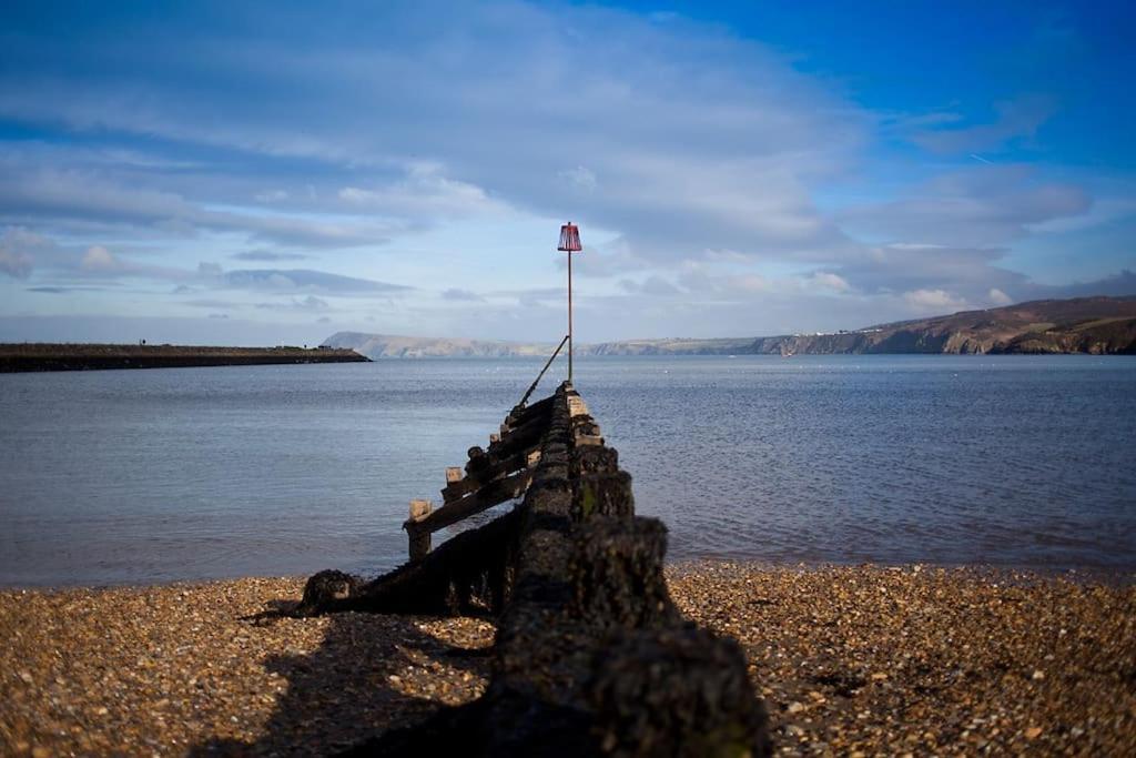 Pembrokeshire Apartment Goodwick エクステリア 写真