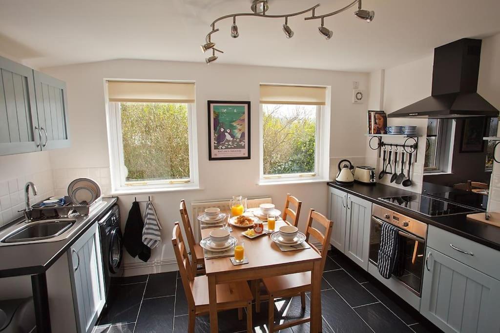 Pembrokeshire Apartment Goodwick エクステリア 写真